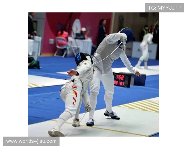 击剑个人赛落幕，法瓦雷托肖佩尼奇分获金牌