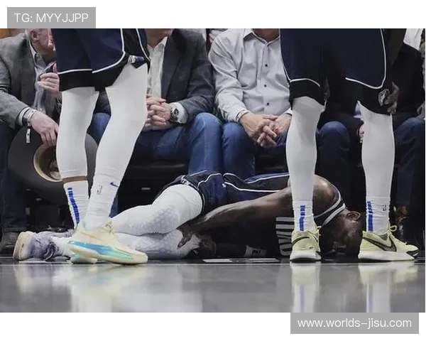 吉米·巴特勒右膝前交叉韧带撕裂赛季报销,勇士队冠军计划受重大影响 吉米·巴特勒右膝前交叉韧带撕裂赛季报销,勇士队冠军计划受重大影响